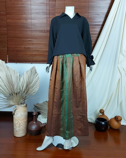 Skirt Skirt Sarung Tenun Brown 1 rok_coklat_vs_hijau