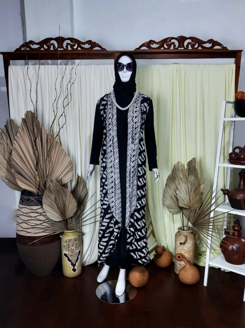 Outer Long Kardigan Batik Black 1 whatsapp_image_2022_05_30_at_2_18_17_pm